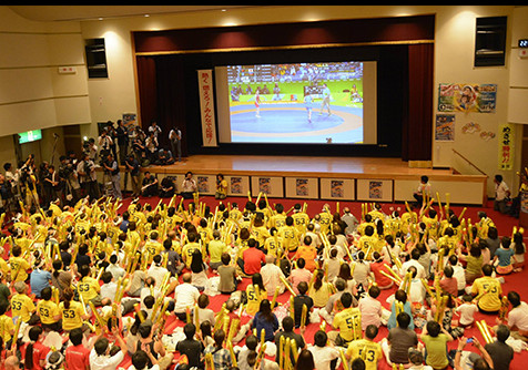 Thunder sticks (at the fan rally in Tsu, Mie Prefecture)